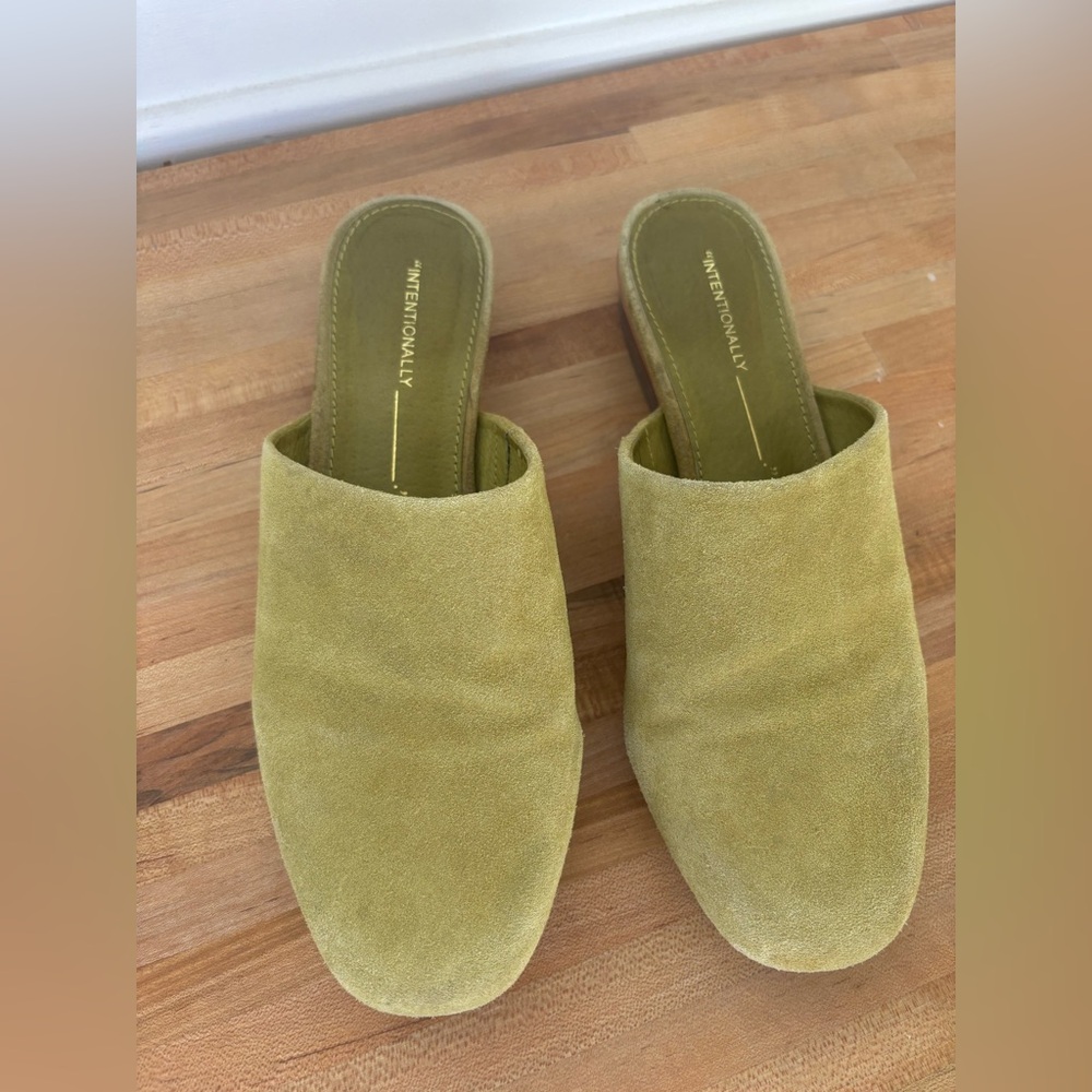 Internationally Blank Touch Slip On